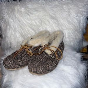 Minnetonka plaid slip on moccasin